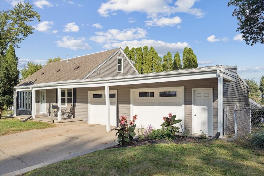 1100 30th St SE, Cedar Rapids, IA 52403 - view of front of property featuring a front lawn, covered porch, and a garage