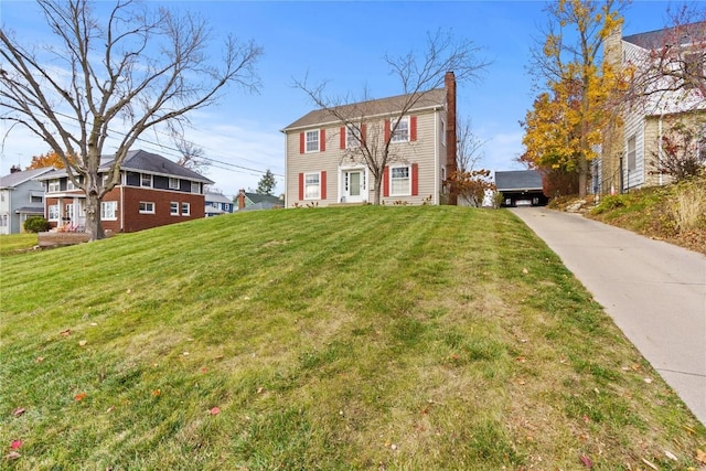 view of front facade with a front yard