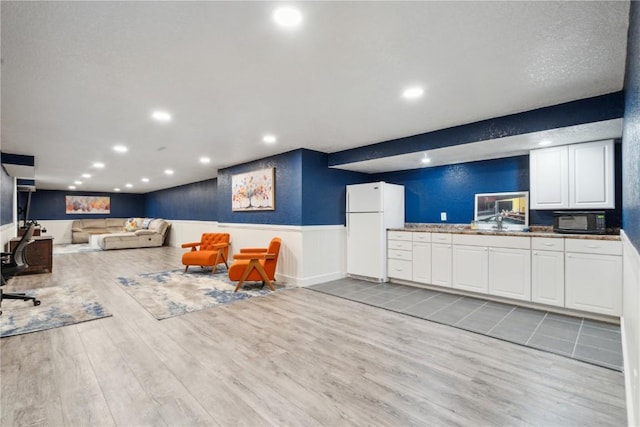 living room with light wood-type flooring and sink