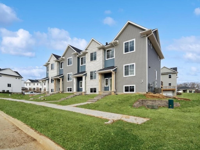 view of front of home featuring a front yard