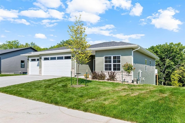 view of front of property featuring a front yard and a garage