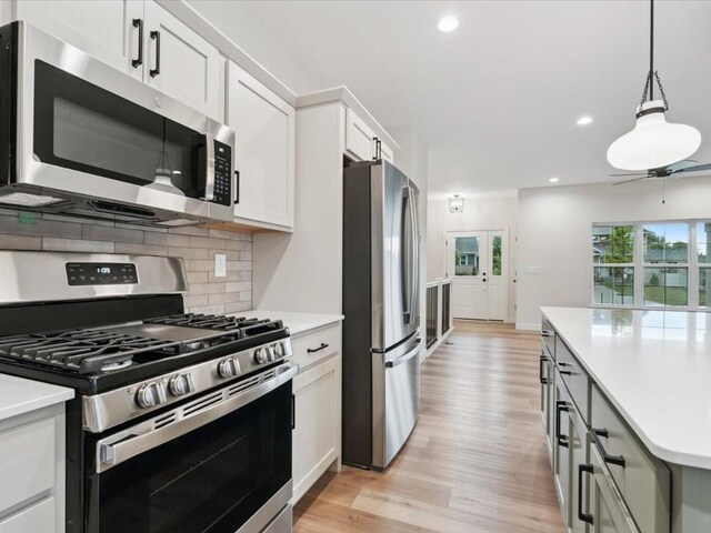 314 Sierra Trce, Coralville, IA 52241 - kitchen featuring stainless steel appliances, light wood-style floors, tasteful backsplash, recessed lighting, and light countertops