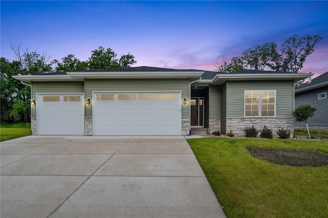 view of front facade featuring a lawn and a garage