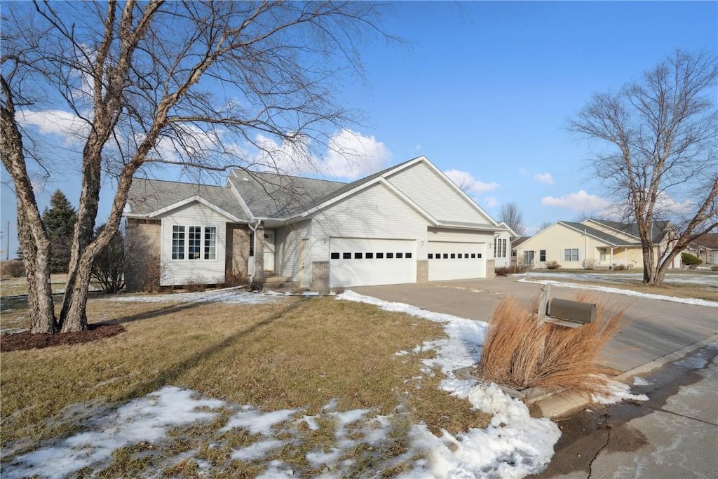 view of front of house featuring a lawn and a garage