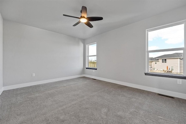 unfurnished room with carpet flooring and ceiling fan