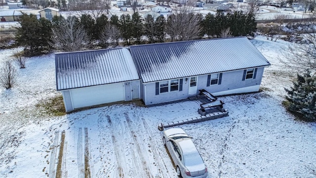 view of front facade with a garage