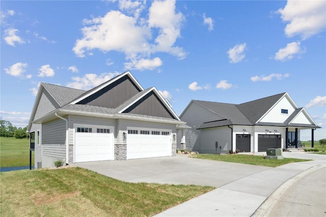 view of front facade with a front yard