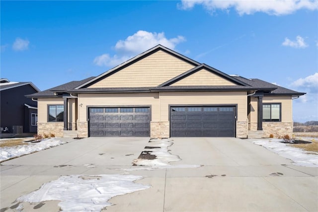 view of front facade featuring a garage