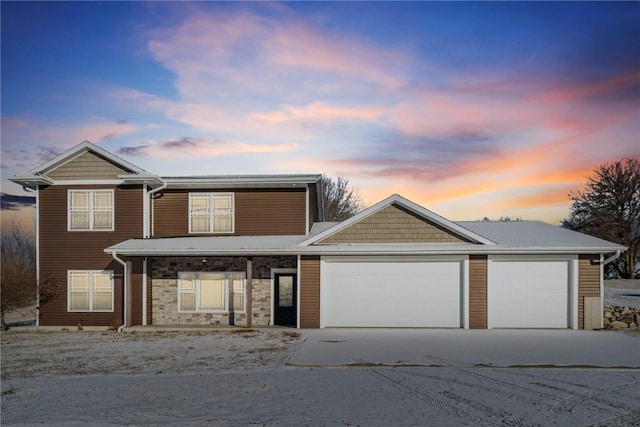 view of front property featuring a garage