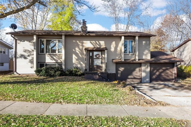 view of front facade featuring a front yard and a garage