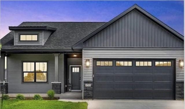 view of front of home with concrete driveway and a garage