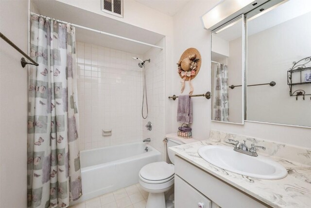 full bathroom featuring toilet, shower / bath combo with shower curtain, and vanity