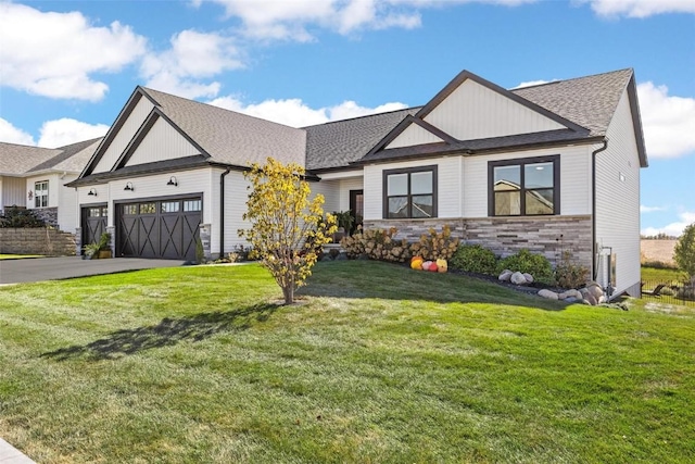 view of front of house featuring a front lawn and a garage