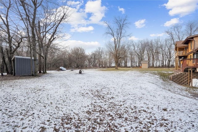 view of yard layered in snow