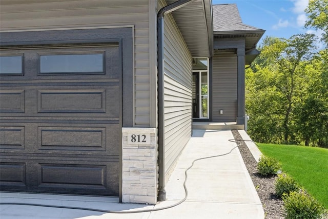 entrance to property featuring a yard