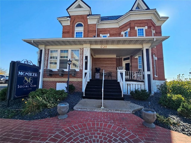 view of front of house featuring covered porch