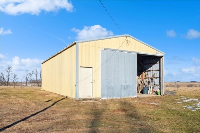 view of outdoor structure featuring a yard