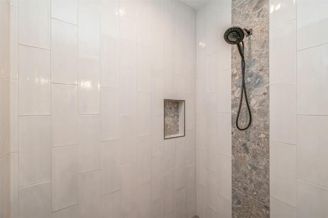 room details featuring a tile shower