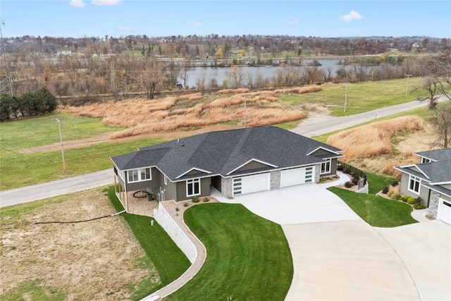 618 J Ave NE, Cedar Rapids, IA 52402 - aerial view of property and surrounding area with a nearby body of water and a tree filled landscape