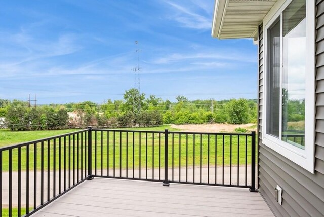 618 J Ave NE, Cedar Rapids, IA 52402 - wooden terrace with a yard