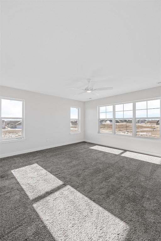 carpeted empty room featuring ceiling fan