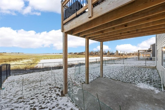 view of yard featuring a patio