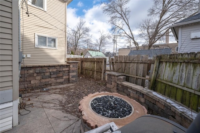 view of patio featuring an outdoor fire pit