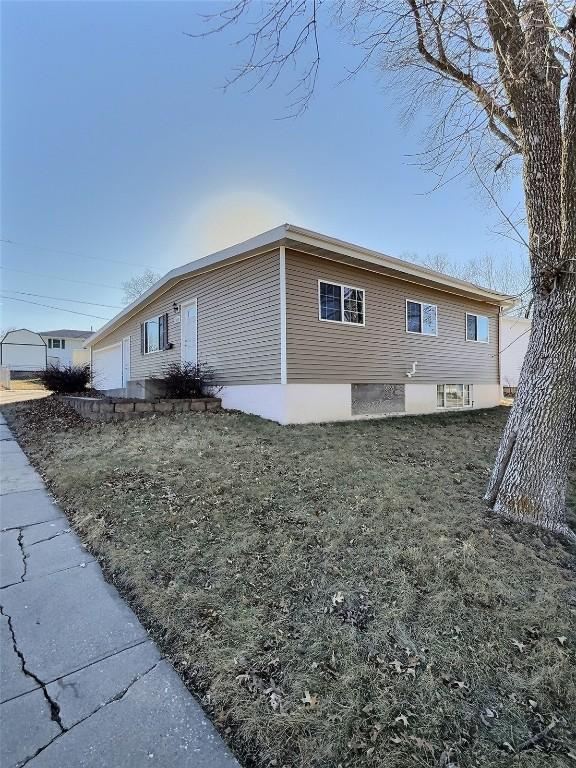 2270 26th St, Marion, IA 52302 - view of side of home