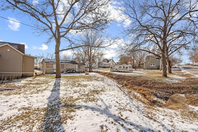 view of yard layered in snow