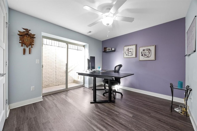 office space with ceiling fan, plenty of natural light, and wood-type flooring