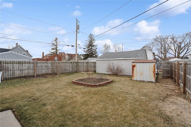 view of yard featuring a storage unit