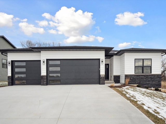 view of front facade with a garage