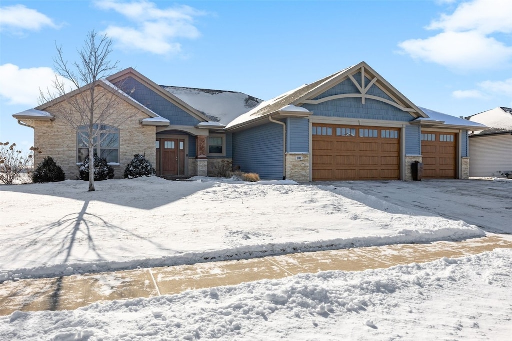 view of front facade featuring a garage