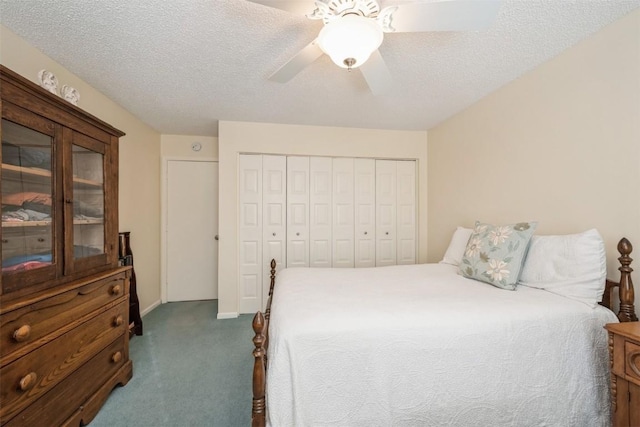 bedroom with ceiling fan, a textured ceiling, dark carpet, and a closet