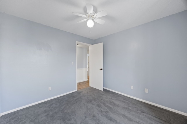 carpeted empty room featuring ceiling fan