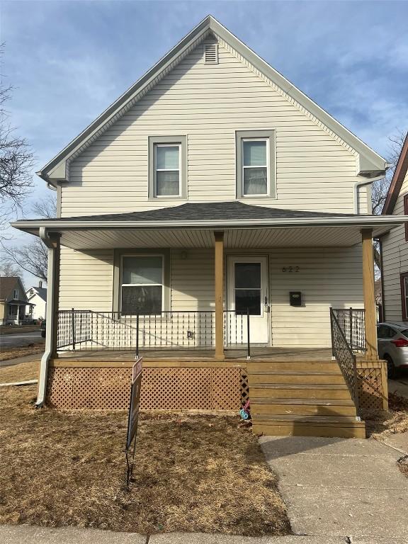 view of front of home featuring a porch