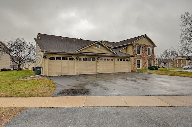 view of front facade with a front lawn