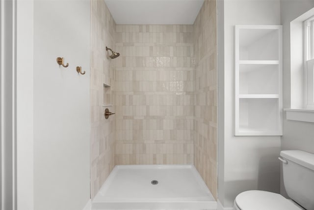 750 Hampshire Dr, Marion, IA 52302 - bathroom featuring a tile shower