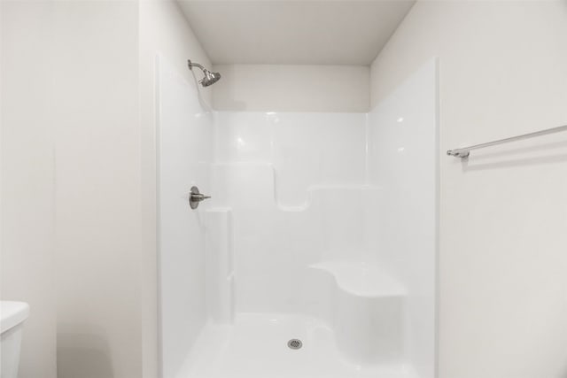 750 Hampshire Dr, Marion, IA 52302 - bathroom with toilet and a shower