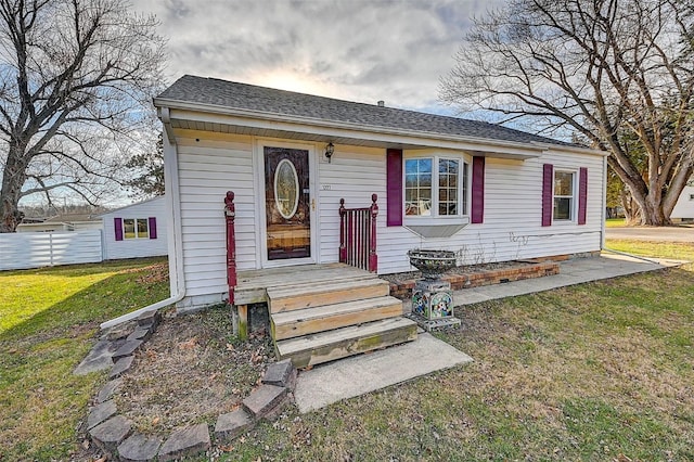 view of front of property with a front yard