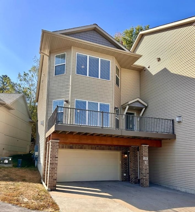 view of front of house featuring a garage