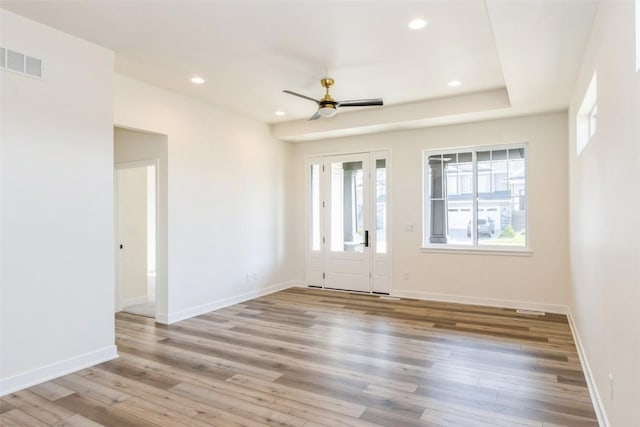 unfurnished room featuring light hardwood / wood-style flooring and ceiling fan