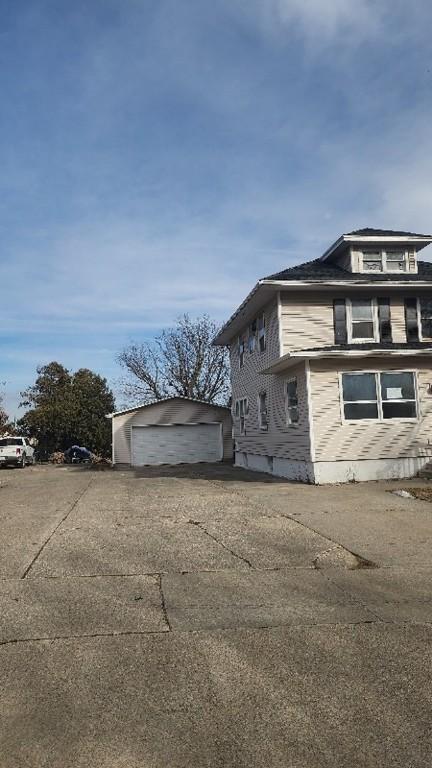 view of front of home featuring an outbuilding and a garage