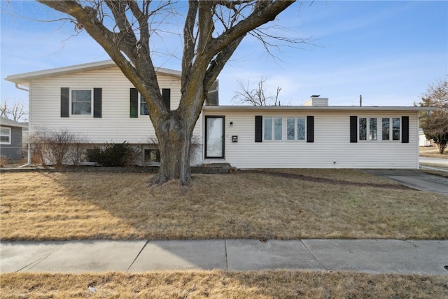 view of front facade with a front yard