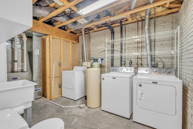 clothes washing area featuring washing machine and dryer