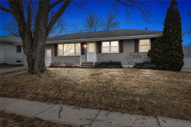 single story home featuring a front lawn