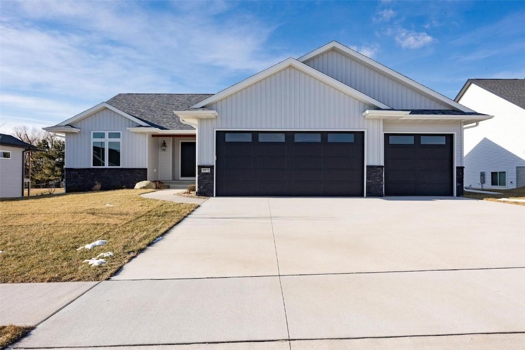 view of front of home featuring a garage and a front yard