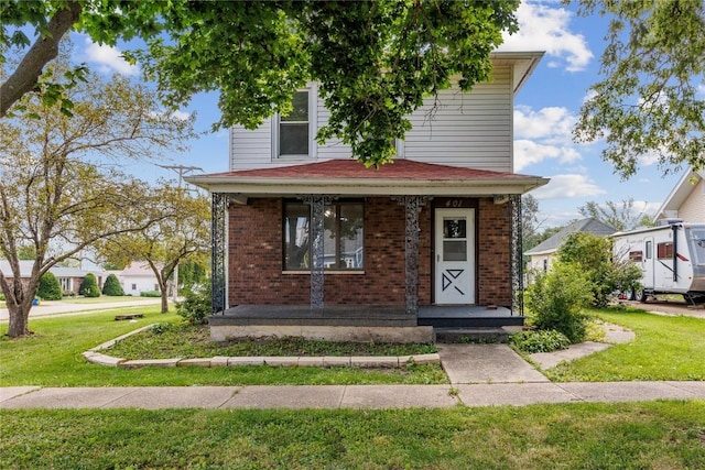 view of front of property featuring a porch and a front yard