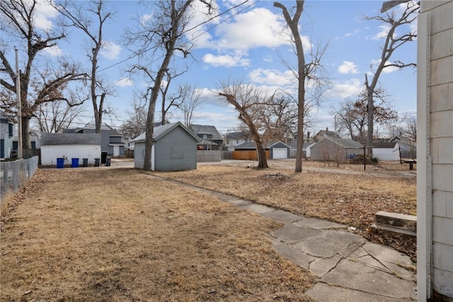 view of yard featuring a storage unit