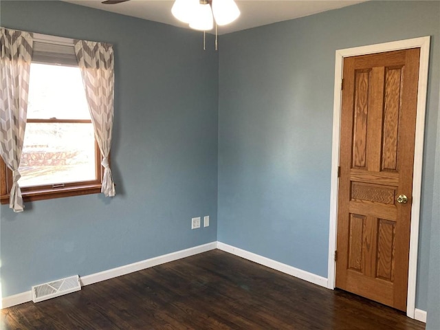 empty room featuring dark hardwood / wood-style floors and ceiling fan